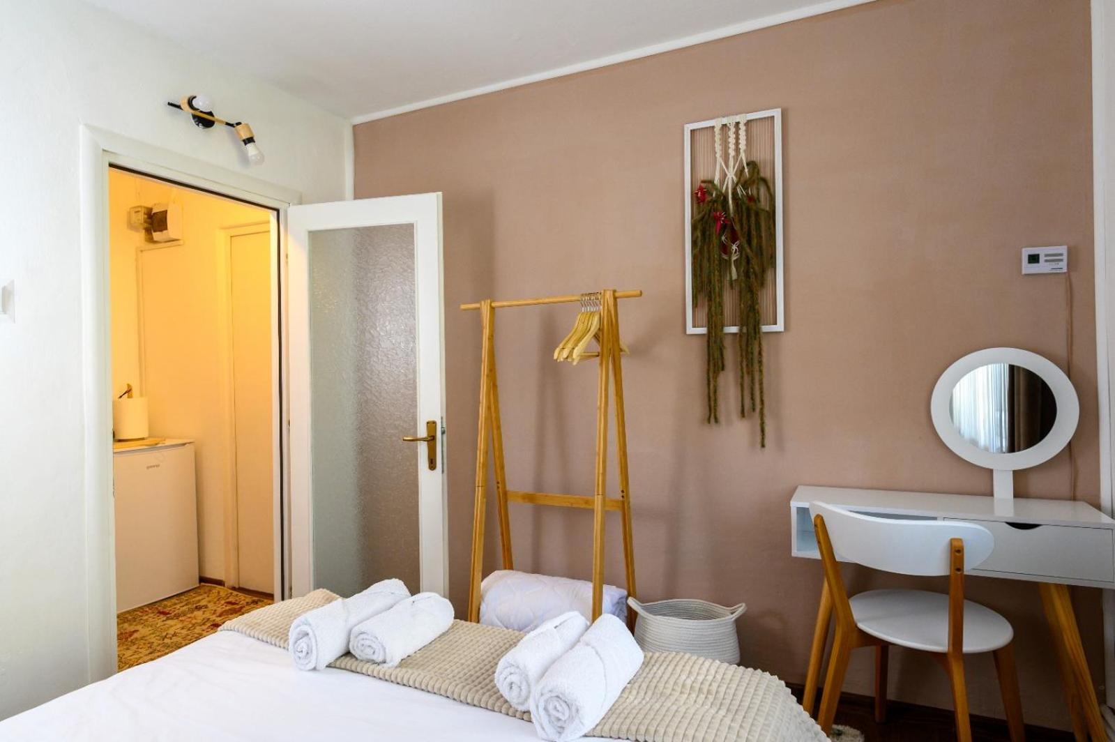 Apartament Corina Cu Parcare Bistriţa Exterior foto